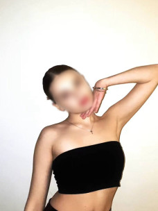 Escort Karoline Photo 9