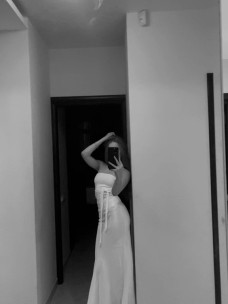 Escort Karoline Photo 4